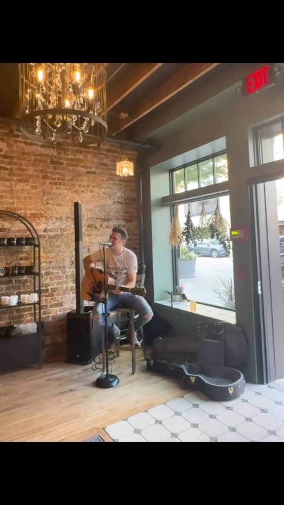 Live music with @mast101 till 9 tonight!